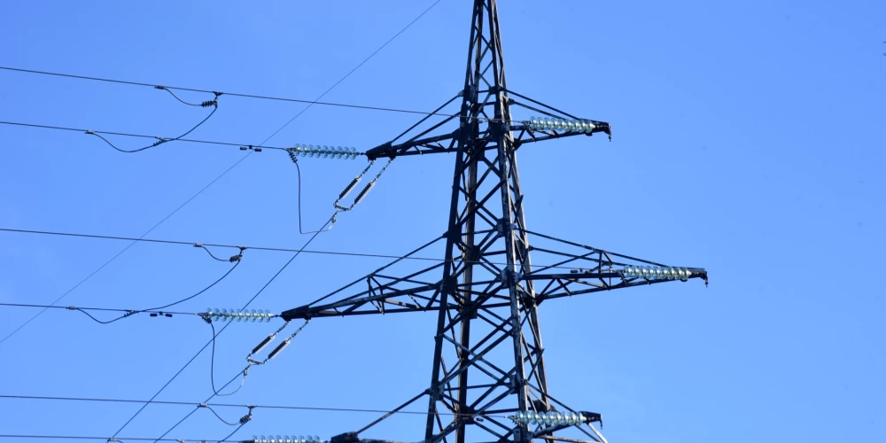 "Sadales tīkls" strādā, lai novērstu elektroapgādes traucējumus klientiem Saldus pilsētā un Saldus novadā. 