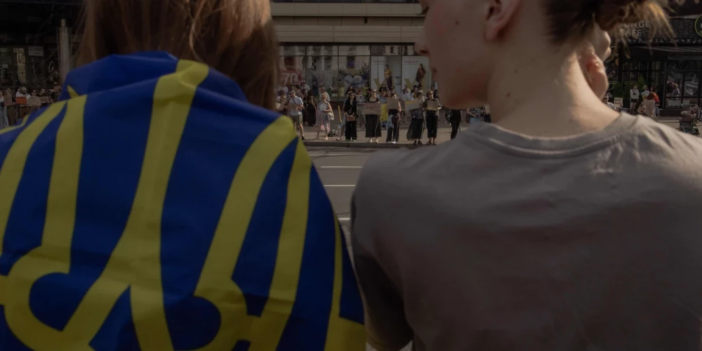 Paziņojumā uzsvērts, ka "taisnīgam un ilgstošam mieram, kas nodrošina stabilitāti un drošību.