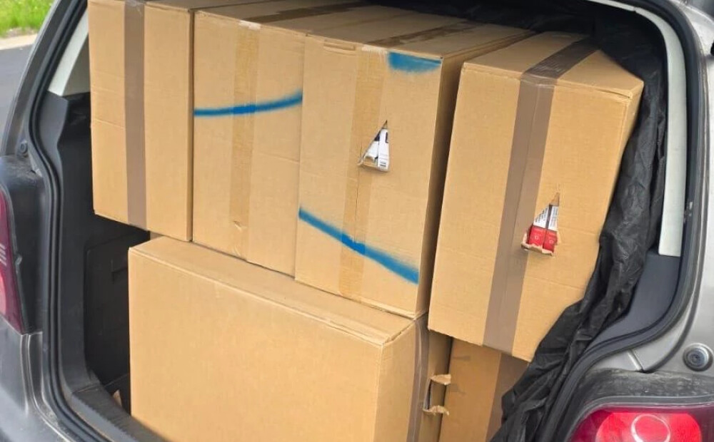 28 gadus veca liepājnieka automašīnā atklāj vērienīgu nelegālo cigarešu daudzumu