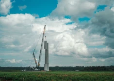 Vējš un hidroenerģija samazina elektrības cenas Baltijā