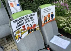 ФОТО: "Заплатите за работу!" Автобусные перевозчики вышли на пикет к зданию Кабинета министров