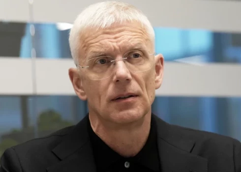 Bijušā premjera Krišjāņa Kariņa "lidojuma lietā" apsūdzība celta vienai personai.