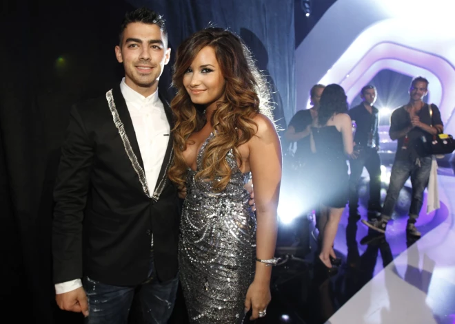 Demija Lovato atkal dzied ar bijušo — kāds ir viņu stāsts?