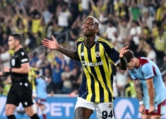 "Fenerbahce" apstādina "Feyenoord" un turpina cīņu Čempionu līgā