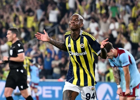"Fenerbahce" futbolisti Čempionu līgas kvalifikācijā aptur "Feyenoord".