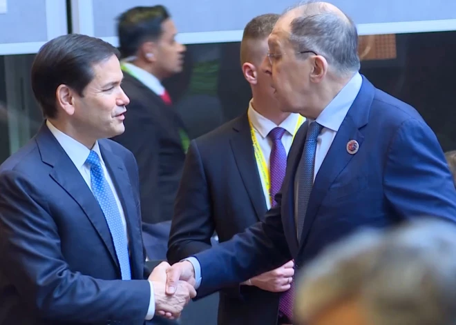 Rubio un Lavrovs sazvanās pirms Trampa un Putina tikšanās Aļaskā