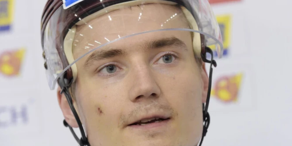 Māris Bičevskis atgriežas Latvijā. 