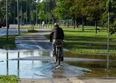 Otrdien ceļu satiksmes negadījumos Latvijā cietuši 18 cilvēki, trešdaļa no tiem bijuši velosipēdisti