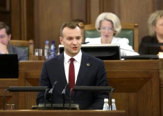 Septembrī turpinās iztiesāt bijušā Saeimas deputāta Znotiņa lietu par dūru vicināšanu konfliktā kāpņutelpā