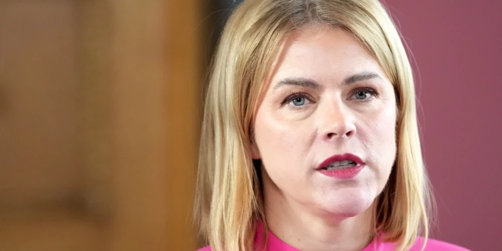 Чтобы найти средства на решение демографических проблем, укрепление безопасности и развитие образования, потребуются меры жесткой экономии, заявила премьер-министр Эвика Силиня.