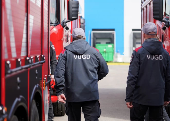 No ugunsgrēka Daugavpilī izglābj divus cilvēkus, bet divi papagaiļi iet bojā