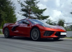 Amerikāņu sporta auto eksotika "Corvette" iegūst oficiālu pierakstu Latvijā