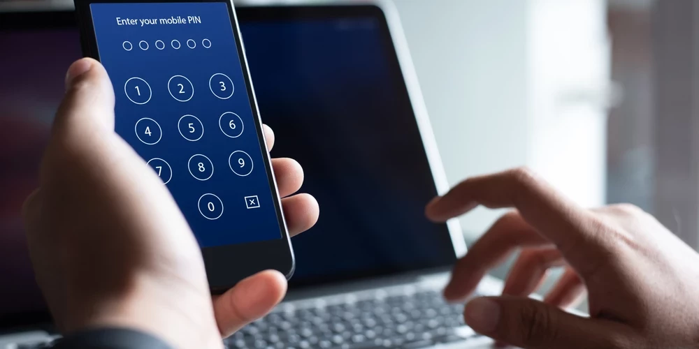 Использование приложения Smart-ID в Латвии продолжает расти — им активно пользуются около 1,2 млн человек, а ежемесячно совершается в среднем 30 млн операций. 