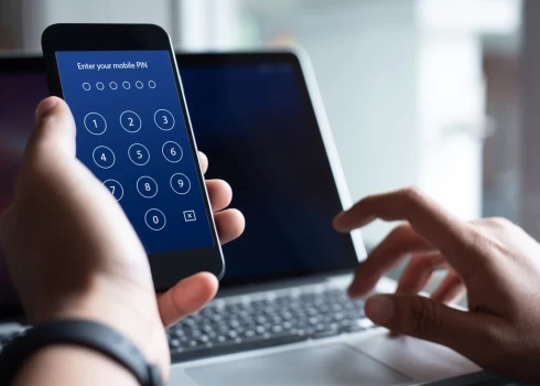 Использование приложения Smart-ID в Латвии продолжает расти — им активно пользуются около 1,2 млн человек, а ежемесячно совершается в среднем 30 млн операций. 