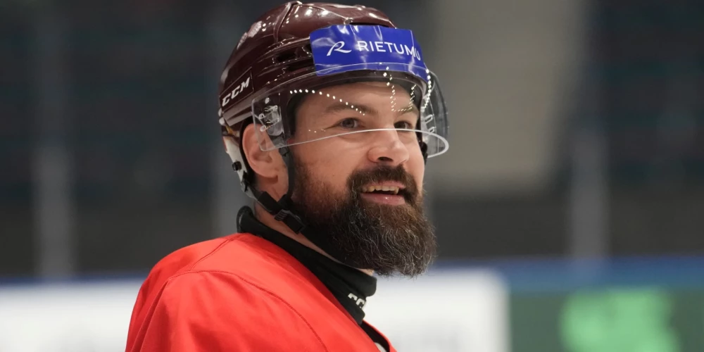 Latvijas hokeja izlases kapteinis Kaspars Daugaviņš.