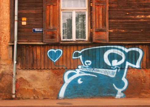 Kas Jauns 2009/35. Ïoti retais zina, ka radîjumam ir vârds  Kiwie. Tâds pats pseidonîms ir autoram. Iemîlçjies Kiwie