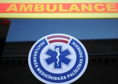 Dienvidkurzemē ceļu satiksmes negadījumā iekļūst NMPD auto, cietuši divi cilvēki