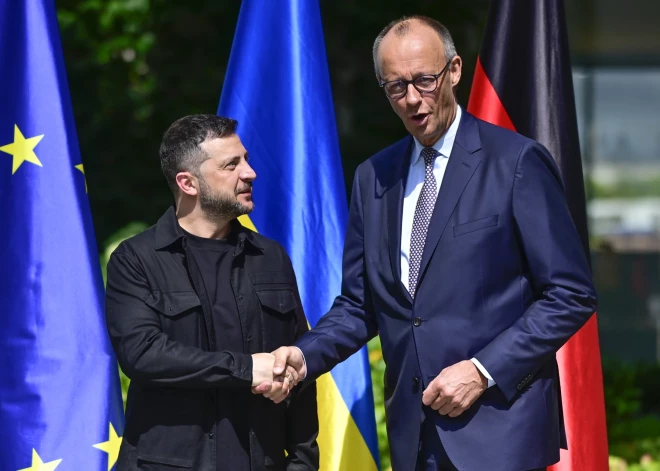 Zelenskis ieradies Berlīnē, lai piedalītos sarunās ar Eiropas līderiem un Trampu