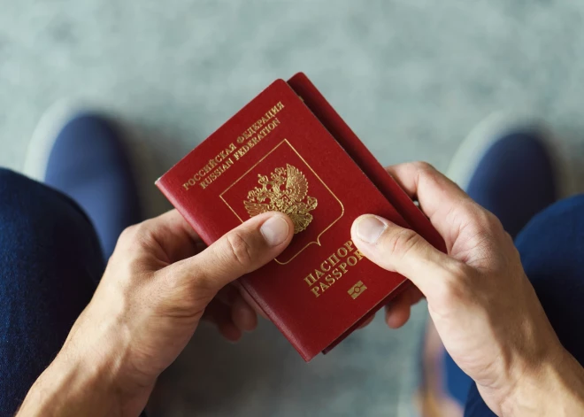 Мать Ольги всю жизнь работала в Латвии - может ли она отказаться от российской пенсии и получать латвийскую?