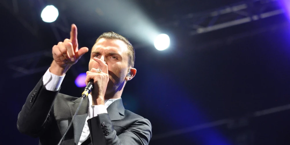 Hurts jau šovakar uz Siguldas pilsdrupas estrādes.