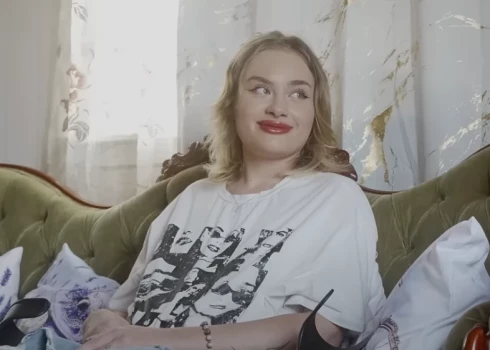 Marija Kovaļčuka šobrīd ar māti dzīvo Norvēģijā.