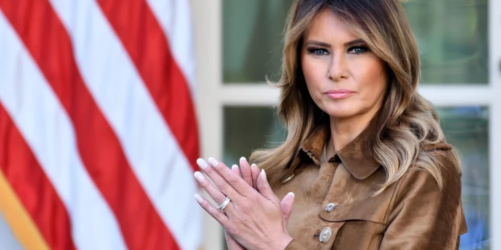 Pirmā lēdija Trampa vērsīsies tiesā ar miljardu dolāru prasību pret Baidenu.