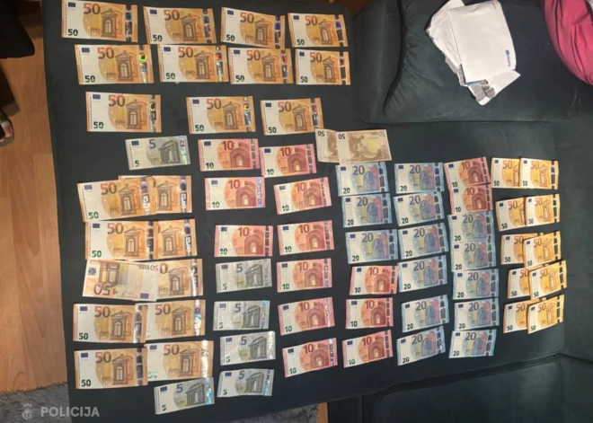 Бегство в Саласпилсе: торговец нелегальными сигаретами протаранил 4 машины, в том числе полицейскую