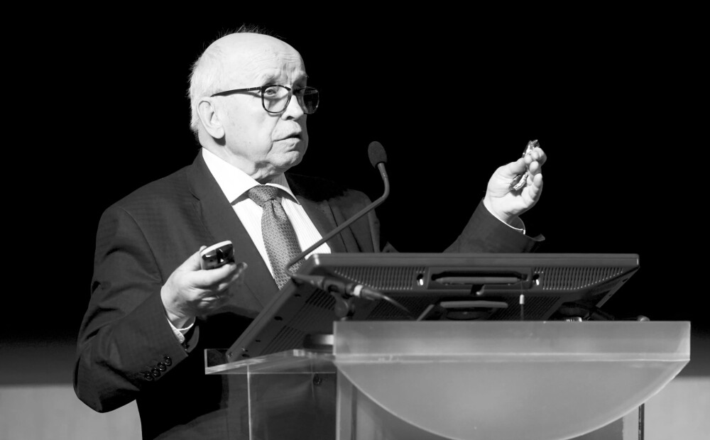 Miris latviešu arhitekts un profesors Jānis Krastiņš