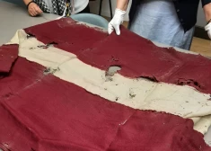 Latvijas Nacionālās Operas un baleta namā atrasts Latvijas valsts karogs, kas tapis pirms Otrā Pasaules kara 
