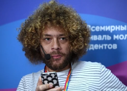 Lieta par "viltus ziņām" ierosināta saistībā ar Varlamova izteikumiem platformā "YouTube"par dzīvojamo ēku apšaudi Krivijrihā un Odesā.