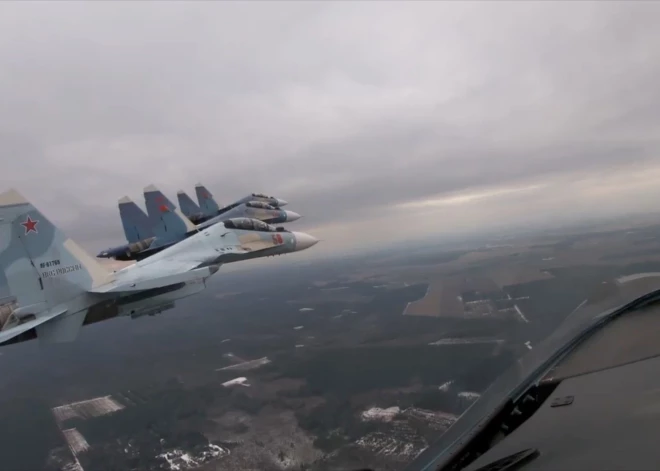 Ukrainā pie Čūsku salas, iespējams, avarējis krievu iznīcinātājs Su-30SM