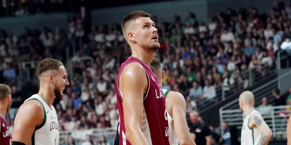 Kristaps Porziņģis spēlē pret Lietuvu. 