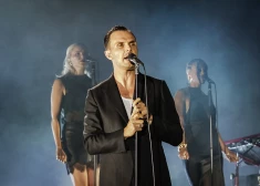 FOTO:sirdi aizkustinoši: "Hurts" pieskandina Siguldu
