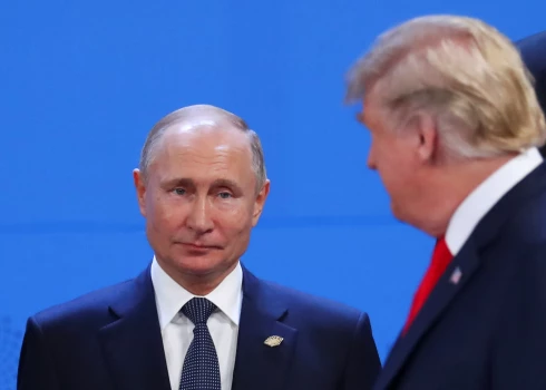 Krievijas līderis Vladimirs Putins un ASV prezidents Donalds Tramps. 