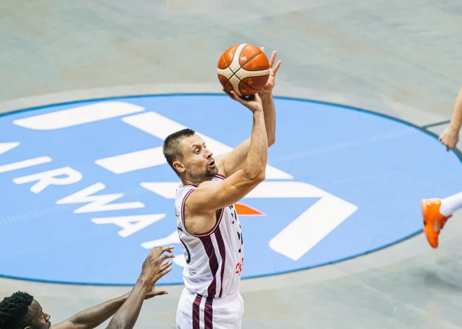Nopietnas traumas dēļ Latvijas basketbola izlases treniņnometne noslēgusies Mārtiņam Laksam