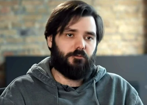 Bijušais "Azov" brigādes štāba priekšnieks Bohdans Krotevičs brīdina, ka Krievijas karaspēks virzās garām tukšām Ukrainas tranšejām.