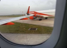 Mančestras lidostā notikusi dīvaina divu „easyJet” lidmašīnu sadursme.  „Tas bija spēcīgs trieciens!"
