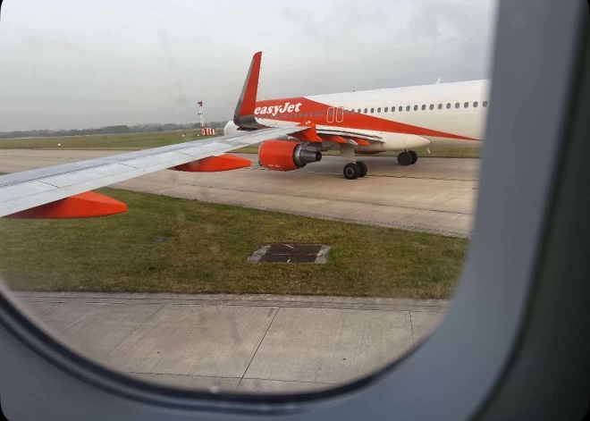 Mančestras lidostā notikusi dīvaina divu „easyJet” lidmašīnu sadursme.  „Tas bija spēcīgs trieciens!"