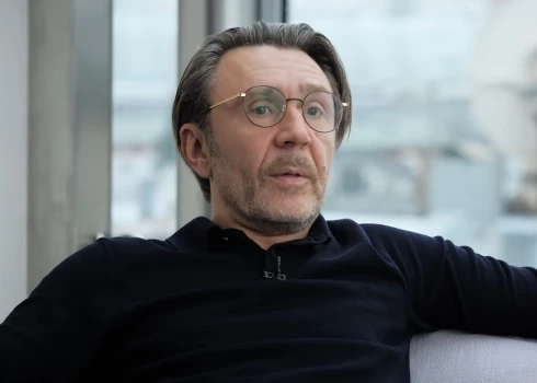 Сергей Шнуров высказался о запрете пяти своих песен.
