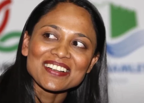Bijusī ministre pieķerta savam amatam neētiskā solī.