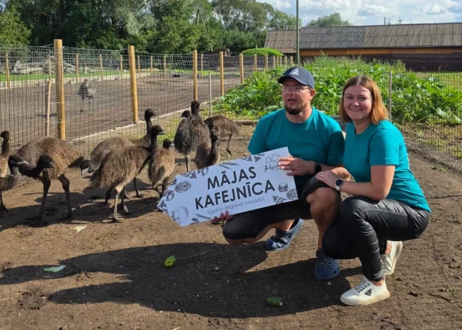 Kaimiņu konflikts izvēršas murgā: emu fermai Latvijā dziļurbumā ielej smirdīgu šķidrumu, iespējams, dīzeļdegvielu