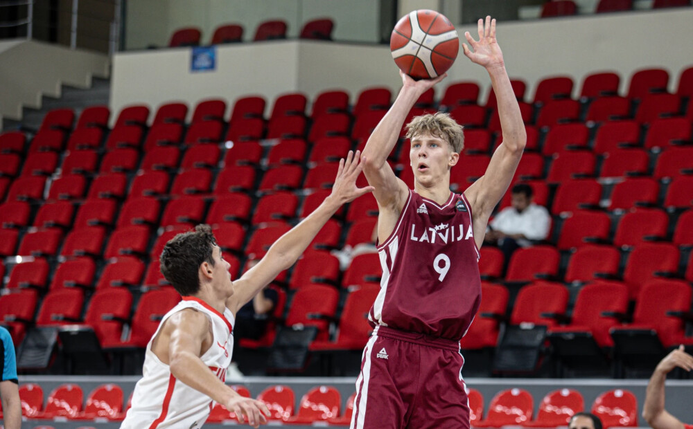 U-16 basketbolisti nonāk vienas uzvaras attālumā no kvalificēšanās uz U-17 Pasaules kausu