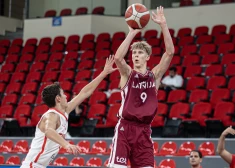 U-16 basketbolisti nonāk vienas uzvaras attālumā no kvalificēšanās uz U-17 Pasaules kausu