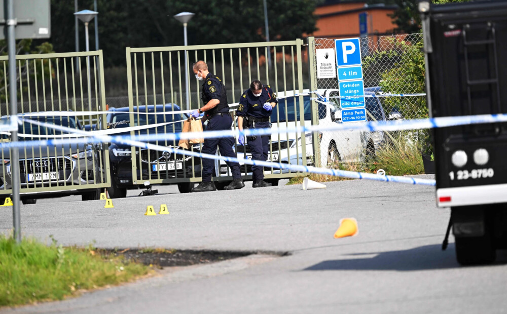 Apšaudē pie mošejas Zviedrijā ievainoti divi cilvēki, policija izmeklē saistību ar bandām