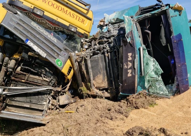 Uz ceļa Vecumnieki–Iecava notikusi divu kravas mašīnu sadursme