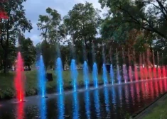 VIDEO: Rīgas pilsētas kanālā iemirdzas krāšņā ūdens dejas izrāde "Serenāde Rīgai"