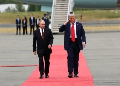 Aļaskā sākas Trampa un Putina sarunas