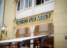 FOTO: svinīgā atmosfērā atklāts "Leffe Gastro Pub Abbey"