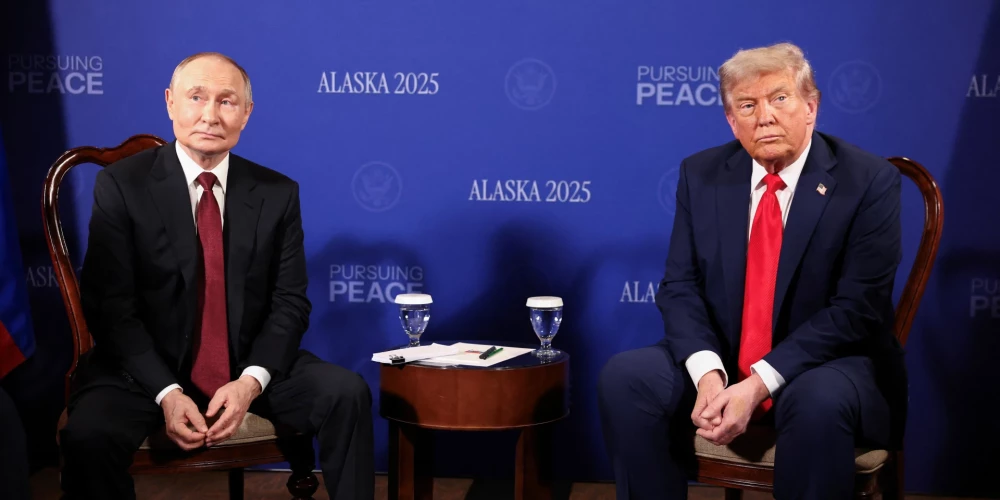 ASV prezidents Donalds Tramps un Krievijas diktators Vladimirs Putins piektdien ieradušies Ankoridžā, Aļaskā.