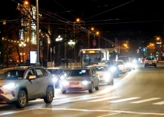 Rīgā izveidojies pamatīgs sastrēgums uz Vecāķu prospekta